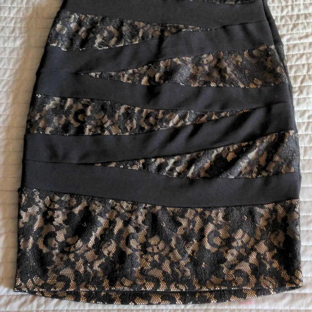 *SOLD*Torrid Black & Nude Lace Layered Bodycon Mini Dress - Picture 4 of 15